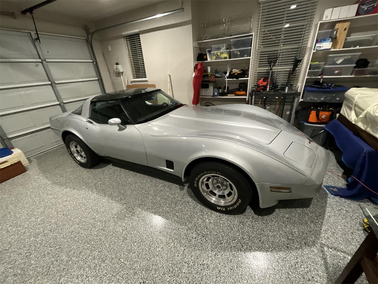 Chevrolet-Corvette-1981-Silver-Charcoal-4