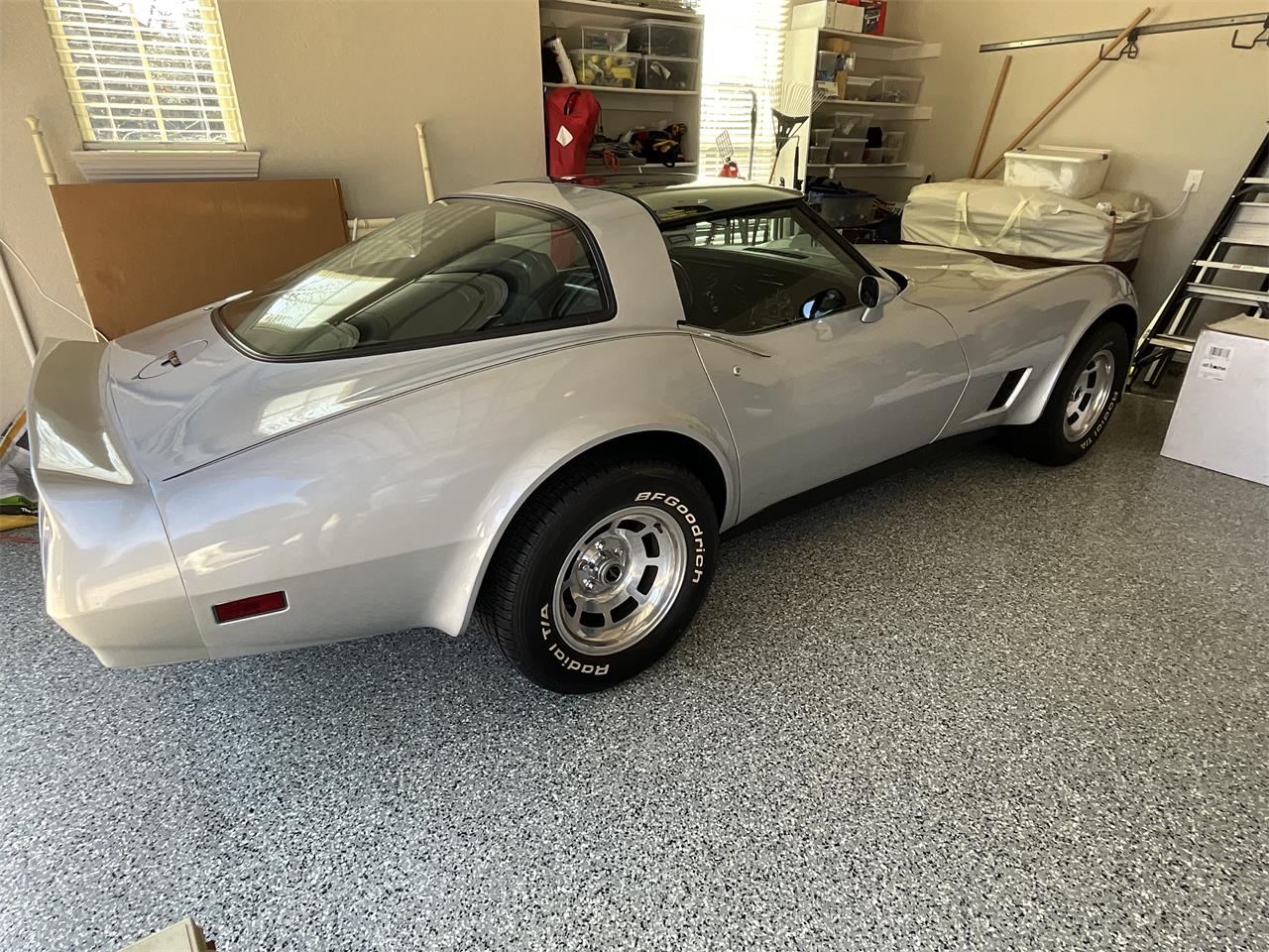 Chevrolet-Corvette-1981-Silver-Charcoal-6