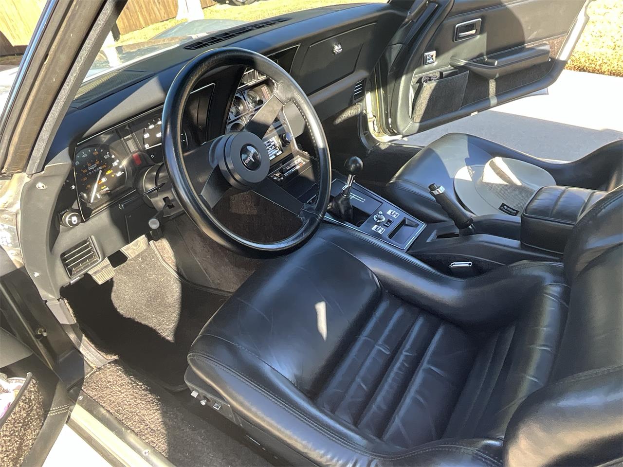 Chevrolet-Corvette-1981-Silver-Charcoal-7