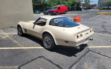 Chevrolet-Corvette-1981-Tan-Beige-1