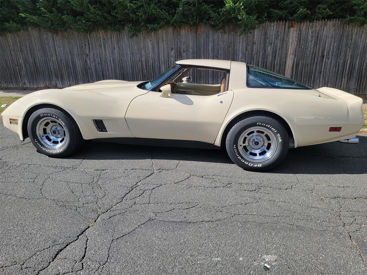 Chevrolet-Corvette-1981-Tan-Beige-21
