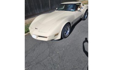 Chevrolet-Corvette-1981-Tan-Beige-22