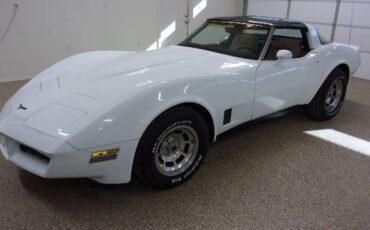 Chevrolet-Corvette-1981-White-1