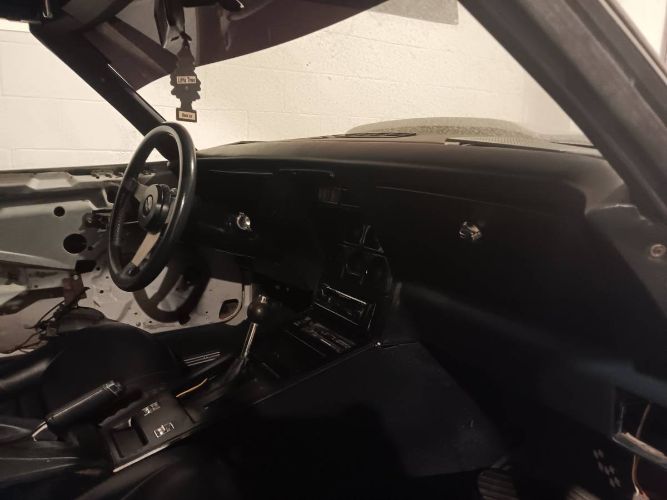 Chevrolet-Corvette-1981-White-5