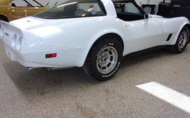 Chevrolet-Corvette-1981-White-5