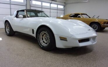 Chevrolet-Corvette-1981-White-6