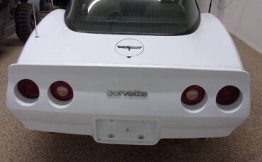 Chevrolet-Corvette-1981-White-7