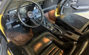 Chevrolet-Corvette-1981-Yellow-9
