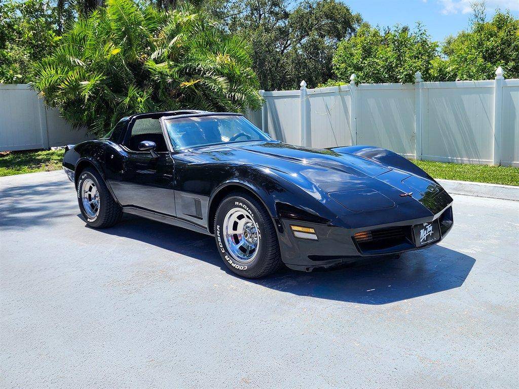 Chevrolet-Corvette-1981-black-1