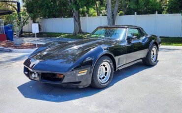Chevrolet-Corvette-1981-black-11