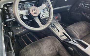 Chevrolet-Corvette-1981-black-19