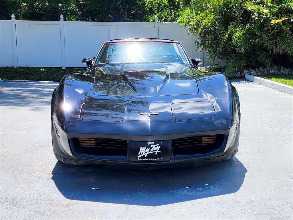 Chevrolet-Corvette-1981-black-2