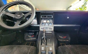 Chevrolet-Corvette-1981-black-21