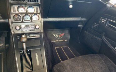 Chevrolet-Corvette-1981-black-22