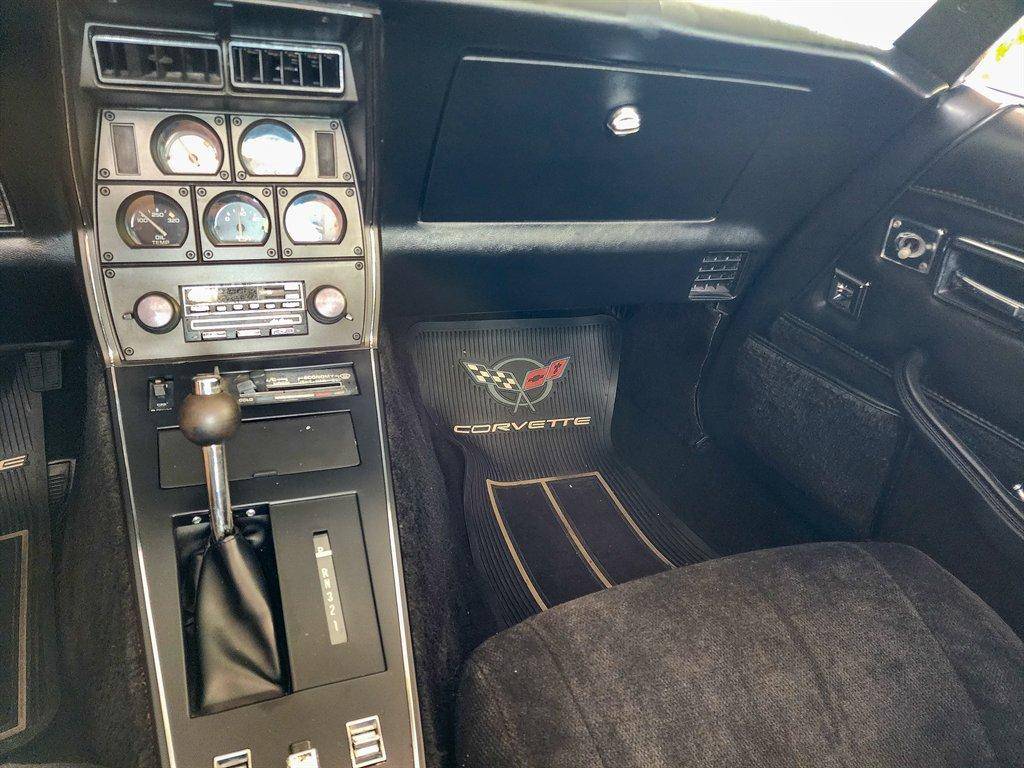 Chevrolet-Corvette-1981-black-22