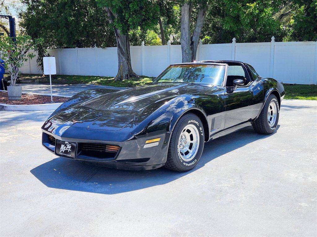 Chevrolet-Corvette-1981-black-3