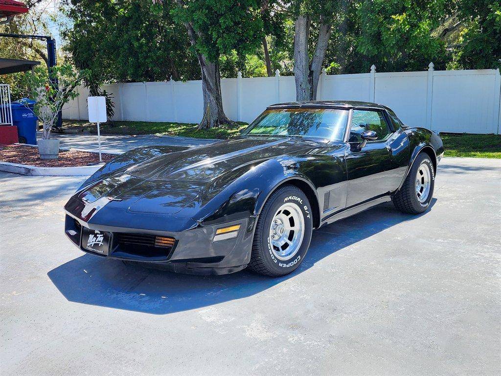 Chevrolet-Corvette-1981-black-35
