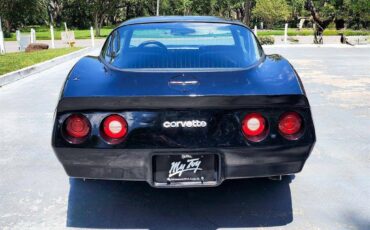 Chevrolet-Corvette-1981-black-38