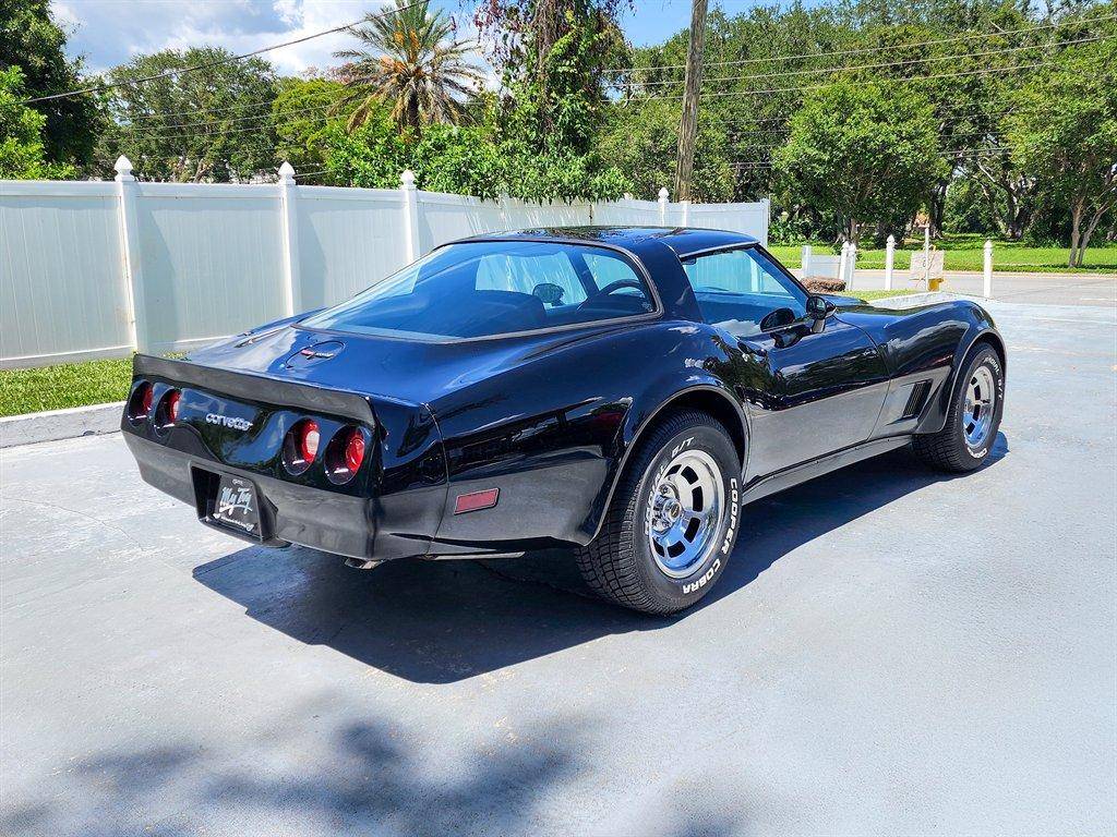 Chevrolet-Corvette-1981-black-39