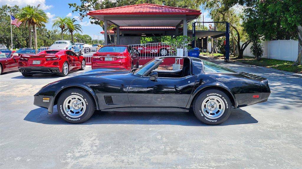 Chevrolet-Corvette-1981-black-4