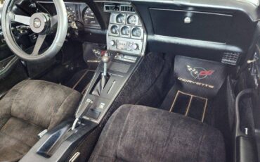 Chevrolet-Corvette-1981-black-47