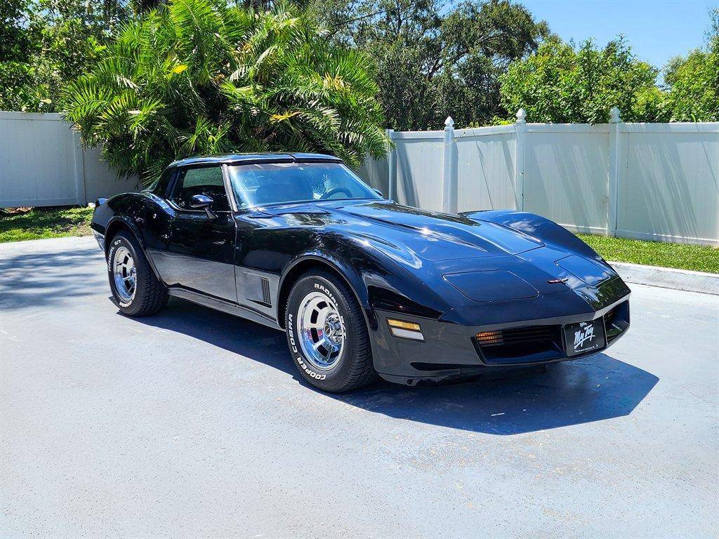 Chevrolet-Corvette-1981-black-9