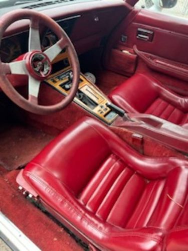 Chevrolet-Corvette-1982-1