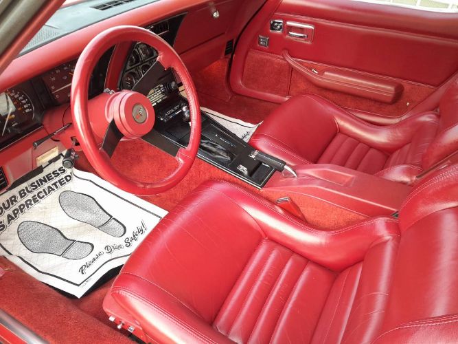 Chevrolet-Corvette-1982-14
