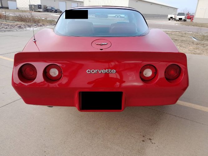 Chevrolet-Corvette-1982-2