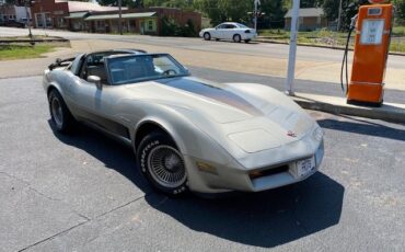 Chevrolet-Corvette-1982