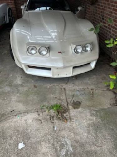 Chevrolet-Corvette-1982-4
