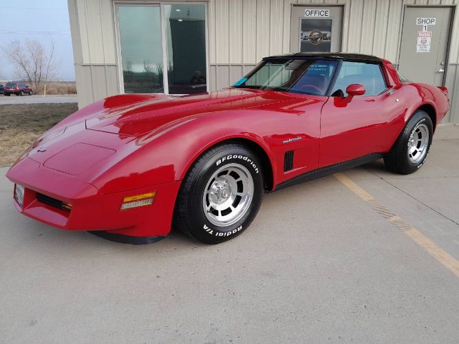 Chevrolet-Corvette-1982-5