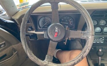 Chevrolet-Corvette-1982-5