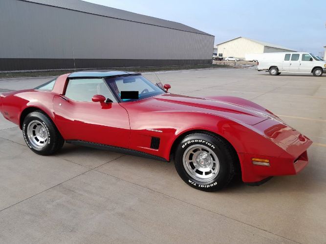 Chevrolet-Corvette-1982-7