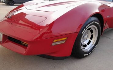 Chevrolet-Corvette-1982-8