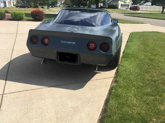 Chevrolet-Corvette-1982-Blue-2