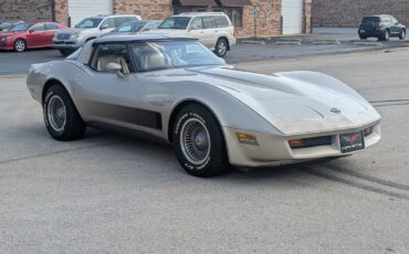 Chevrolet-Corvette-1982-Coupe-13