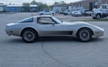 Chevrolet-Corvette-1982-Coupe-14