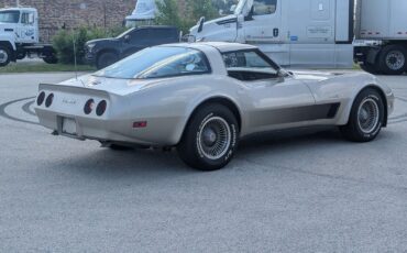 Chevrolet-Corvette-1982-Coupe-15