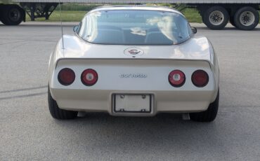 Chevrolet-Corvette-1982-Coupe-16