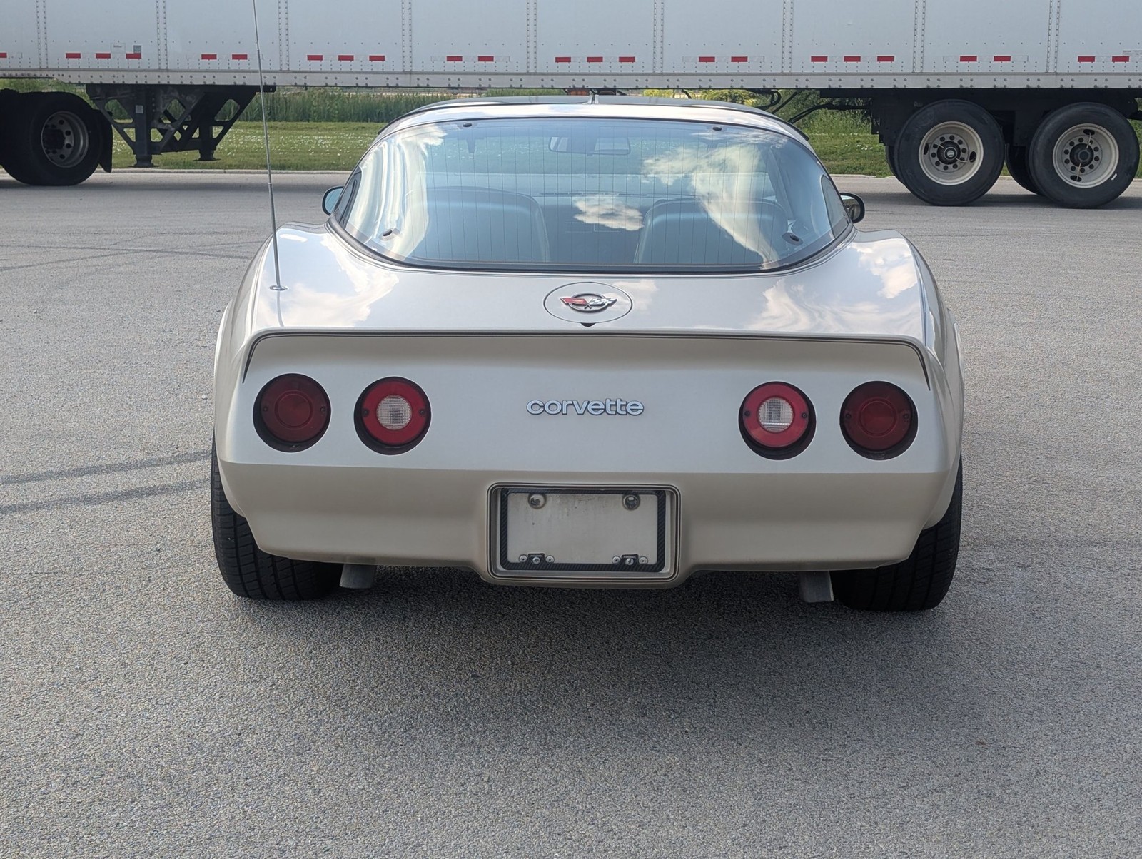 Chevrolet-Corvette-1982-Coupe-16