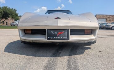 Chevrolet-Corvette-1982-Coupe-21