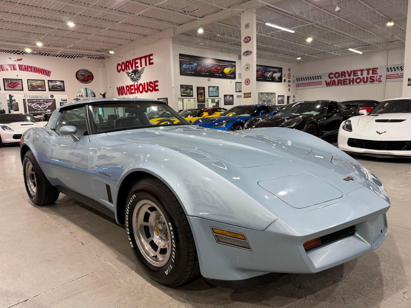 Chevrolet-Corvette-1982-Coupe-3