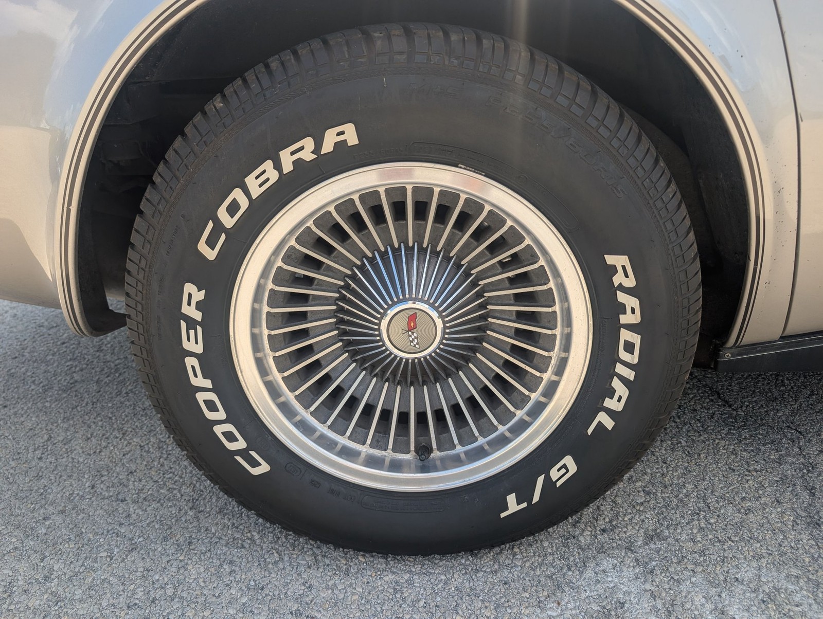 Chevrolet-Corvette-1982-Coupe-4
