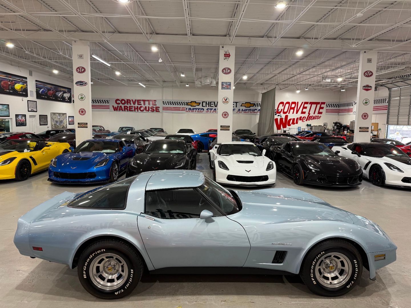 Chevrolet-Corvette-1982-Coupe-4
