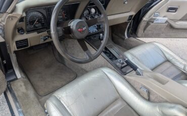 Chevrolet-Corvette-1982-Coupe-5