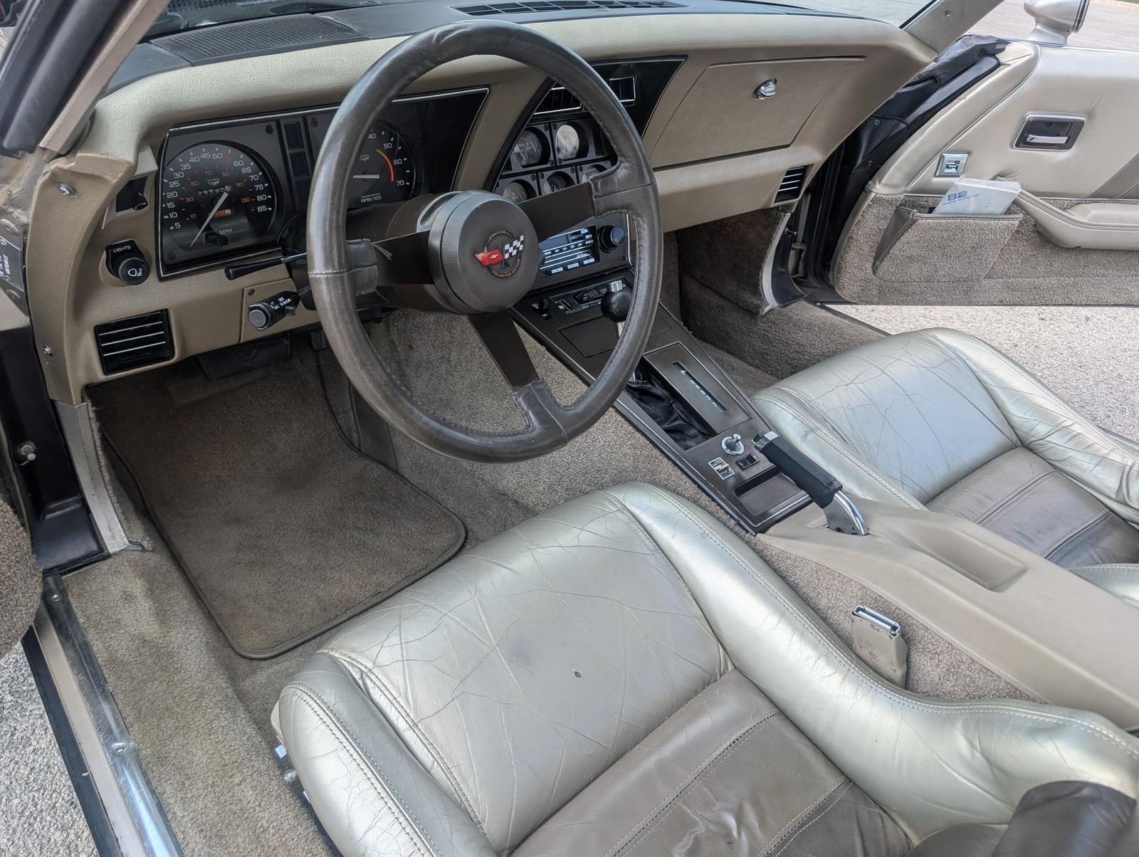 Chevrolet-Corvette-1982-Coupe-5