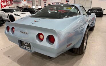 Chevrolet-Corvette-1982-Coupe-5