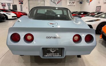Chevrolet-Corvette-1982-Coupe-7