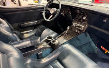 Chevrolet-Corvette-1982-Coupe-9